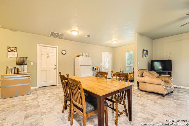 Listing photo id 3 for 209 N Picoso St