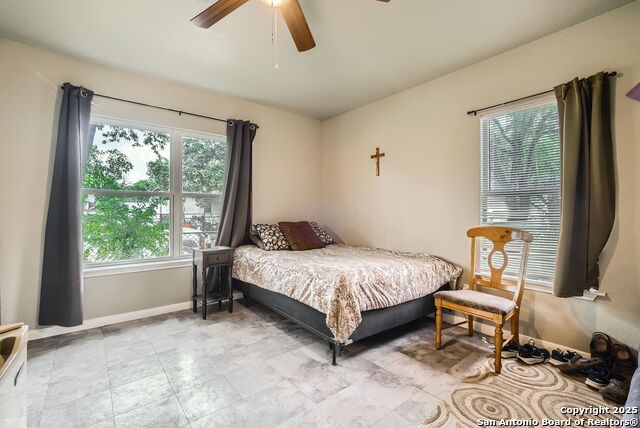 Listing photo id 4 for 209 N Picoso St