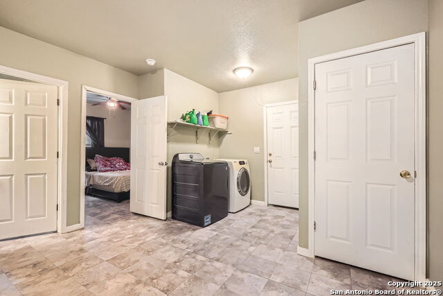 Listing photo id 7 for 209 N Picoso St