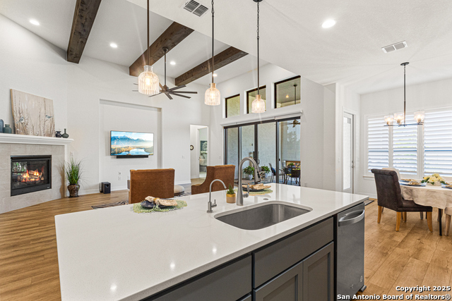 Listing photo id 12 for 23402 Grande Vista