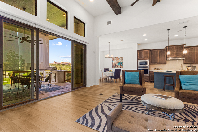 Listing photo id 15 for 23402 Grande Vista