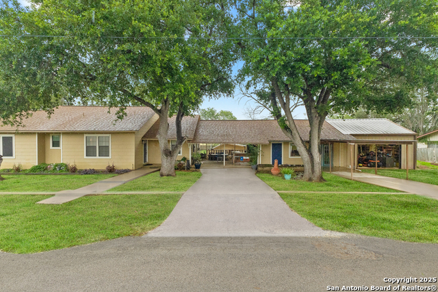 Details for 1604 J St  , Floresville, TX 78114