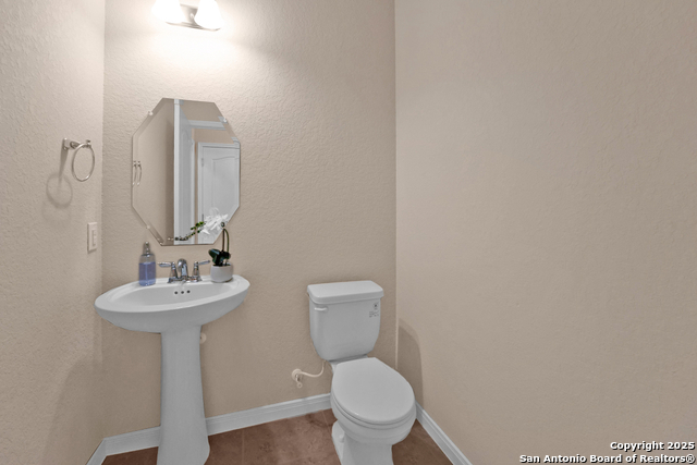 Image 17 of 24 For 8435 Angelina Parke