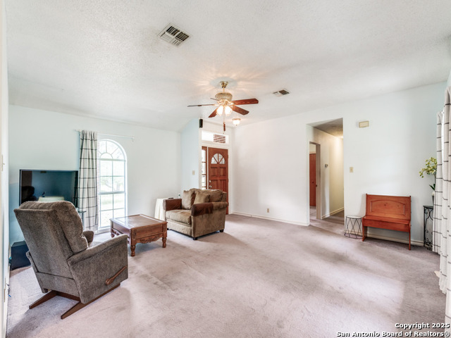 Listing photo id 3 for 1026 Eagle Creek