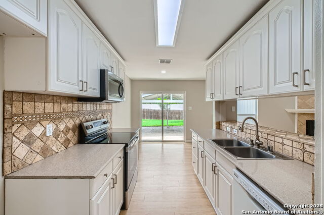 Listing photo id 11 for 7123 Winter Ridge