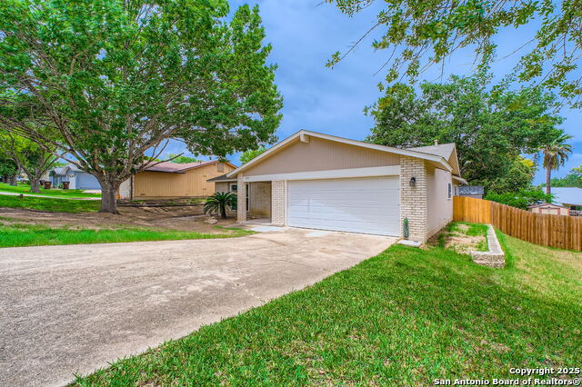 Listing photo id 0 for 7123 Winter Ridge