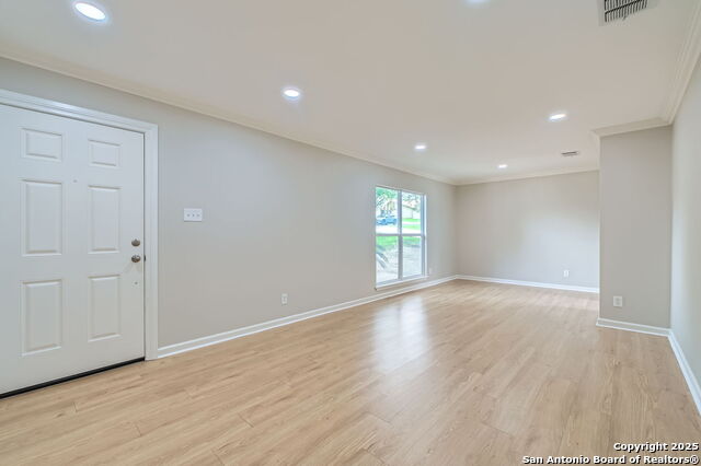 Listing photo id 3 for 7123 Winter Ridge