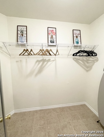 Listing photo id 9 for 391 Riverside Dr  19