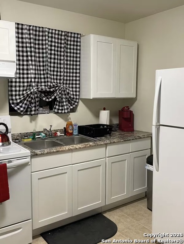 Listing photo id 1 for 391 Riverside Dr  19