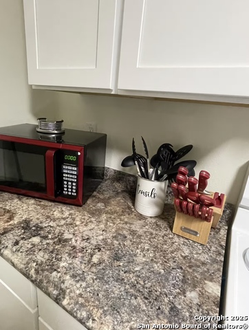 Listing photo id 2 for 391 Riverside Dr  19