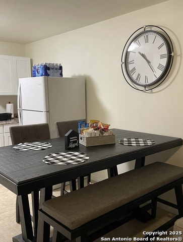 Listing photo id 4 for 391 Riverside Dr  19