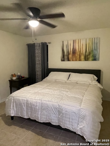 Listing photo id 5 for 391 Riverside Dr  19