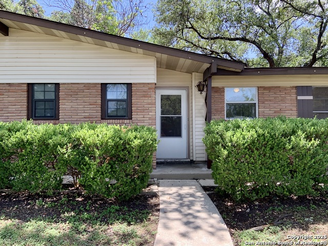 Image 2 of 27 For 4914 Chedder Dr