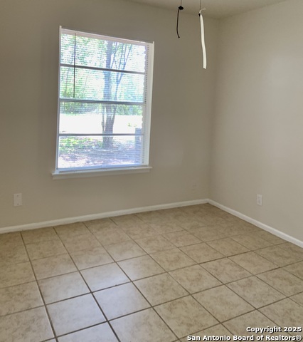Image 21 of 27 For 4914 Chedder Dr