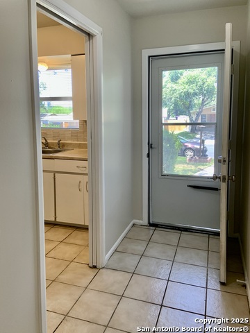Image 3 of 27 For 4914 Chedder Dr