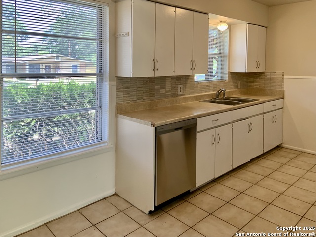 Image 6 of 27 For 4914 Chedder Dr