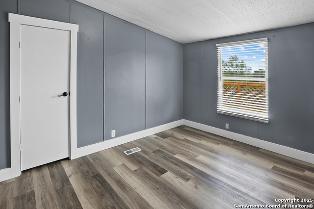 Image 21 of 27 For 154 Oak Lawn