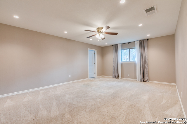 Listing photo id 13 for 8711 Dudley Drive