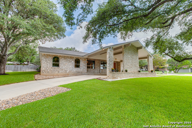 Listing photo id 2 for 8711 Dudley Drive