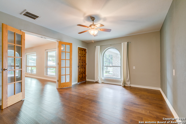 Listing photo id 5 for 8711 Dudley Drive