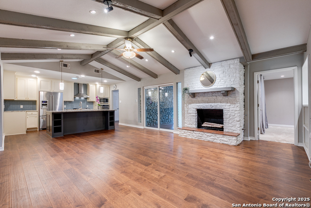 Listing photo id 7 for 8711 Dudley Drive