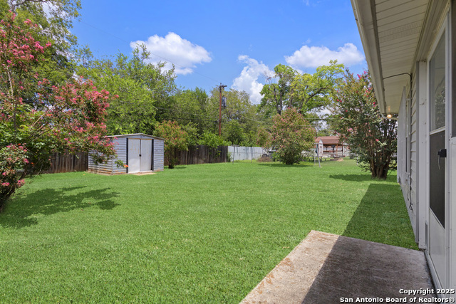 Listing photo id 41 for 4107 Tallulah