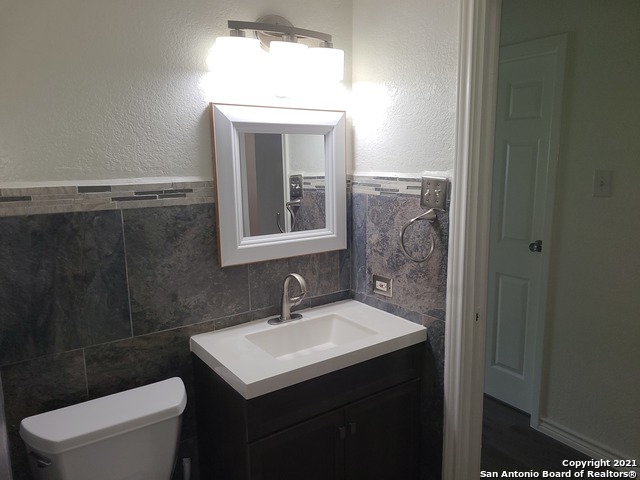 Image 14 of 28 For 4406 Desert View Dr
