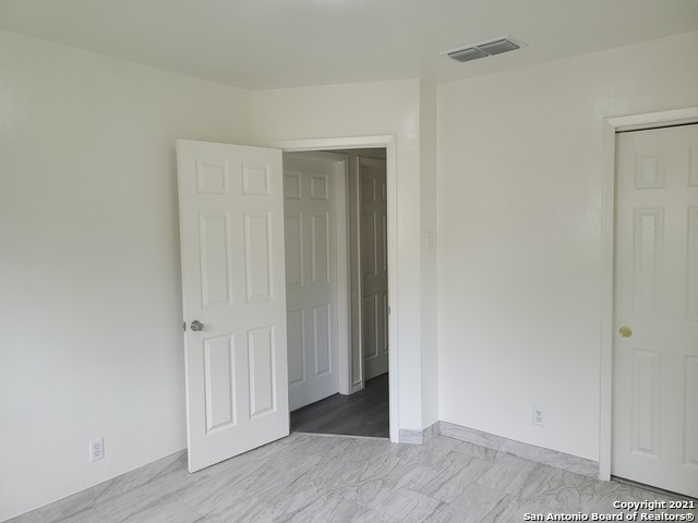 Image 18 of 28 For 4406 Desert View Dr