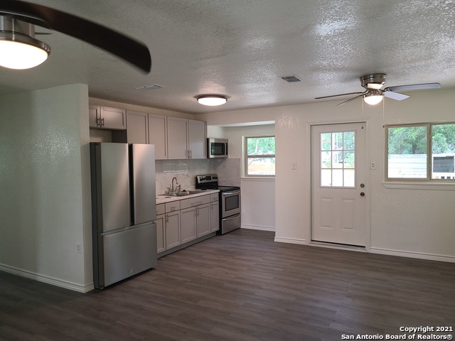 Image 4 of 28 For 4406 Desert View Dr