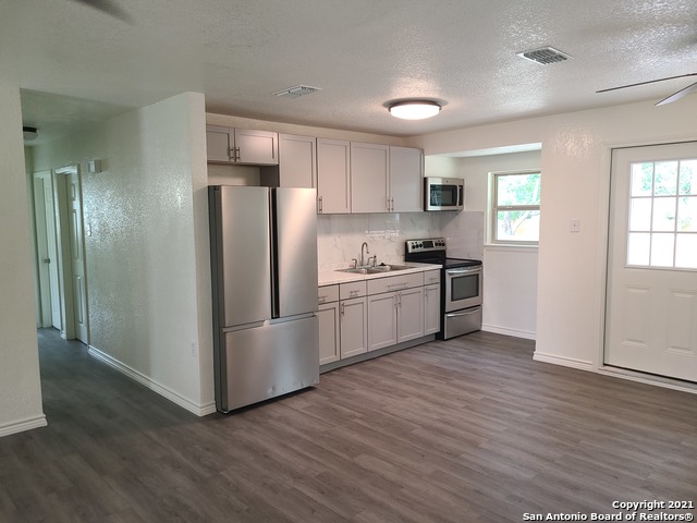 Image 5 of 28 For 4406 Desert View Dr