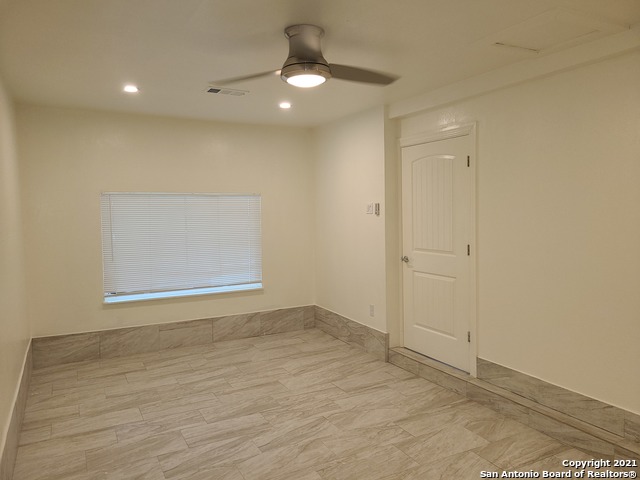 Image 9 of 28 For 4406 Desert View Dr
