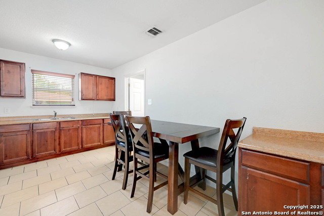 Listing photo id 8 for 295 Riverdale Drive