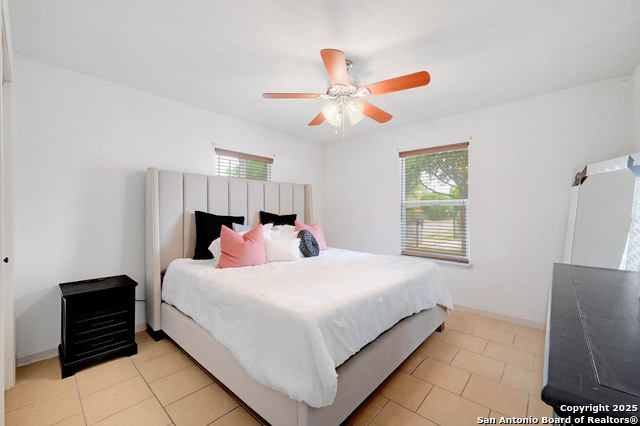 Listing photo id 9 for 295 Riverdale Drive