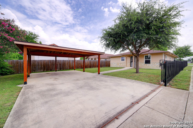 Listing photo id 13 for 295 Riverdale Drive