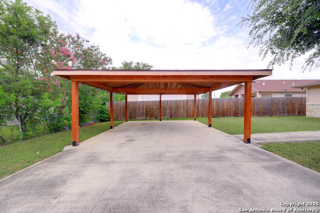 Listing photo id 14 for 295 Riverdale Drive