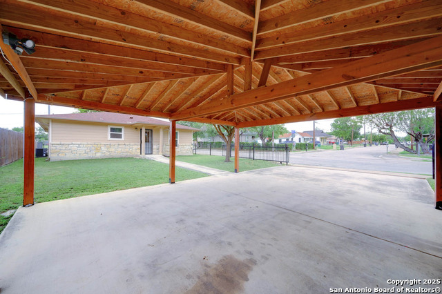 Listing photo id 16 for 295 Riverdale Drive