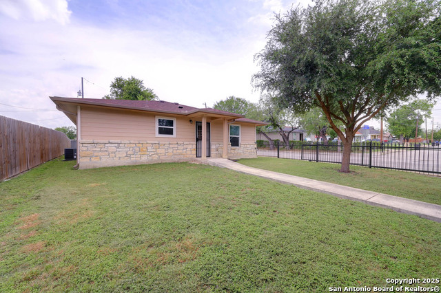 Listing photo id 17 for 295 Riverdale Drive