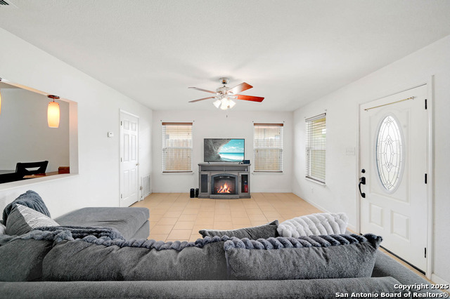 Listing photo id 3 for 295 Riverdale Drive