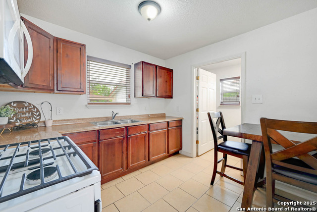 Listing photo id 4 for 295 Riverdale Drive