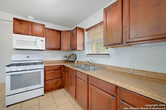Listing photo id 5 for 295 Riverdale Drive