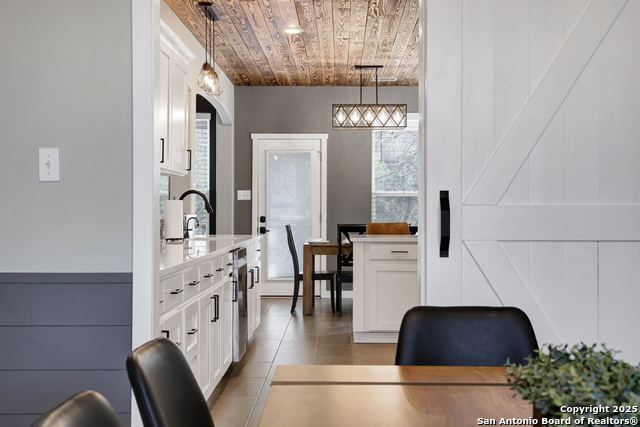 Listing photo id 10 for 8211 Brightstone