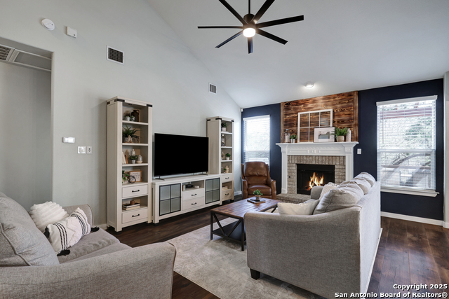Listing photo id 12 for 8211 Brightstone