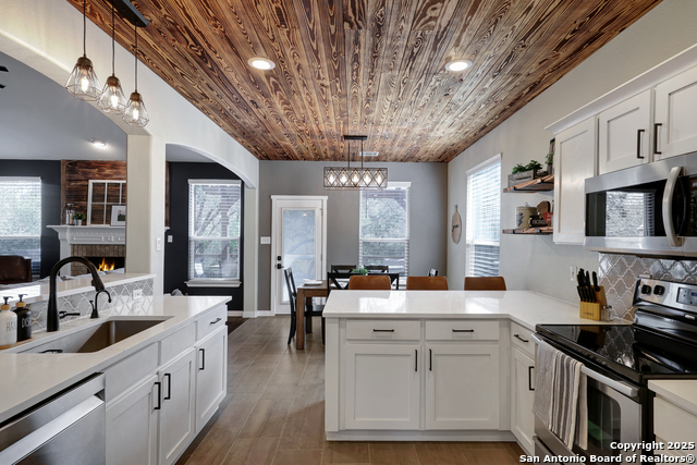 Listing photo id 0 for 8211 Brightstone