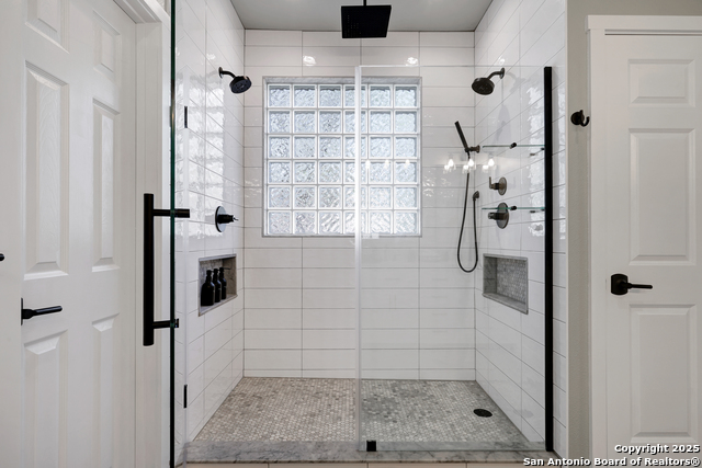 Listing photo id 18 for 8211 Brightstone
