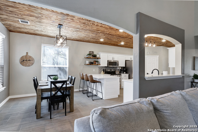 Listing photo id 1 for 8211 Brightstone