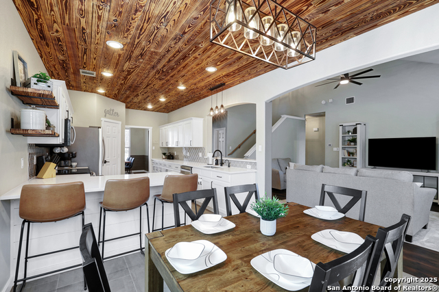 Listing photo id 4 for 8211 Brightstone