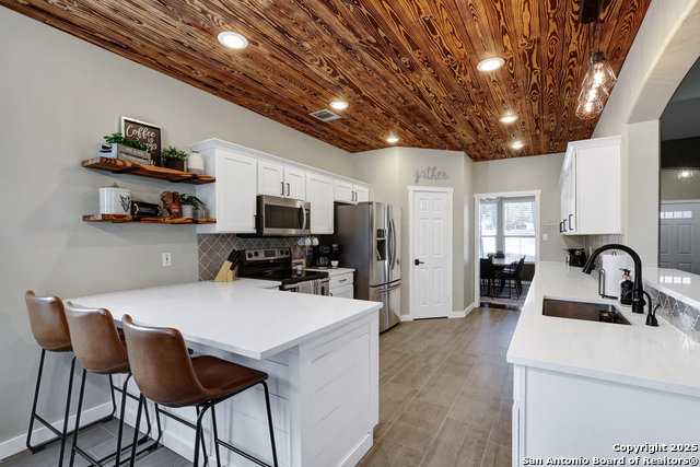 Listing photo id 5 for 8211 Brightstone