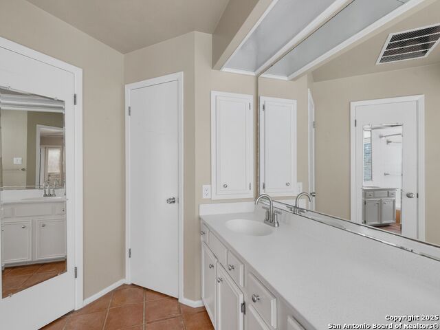 Listing photo id 22 for 3494 River Way