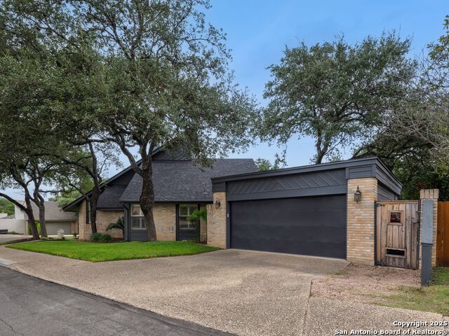 Listing photo id 2 for 3494 River Way