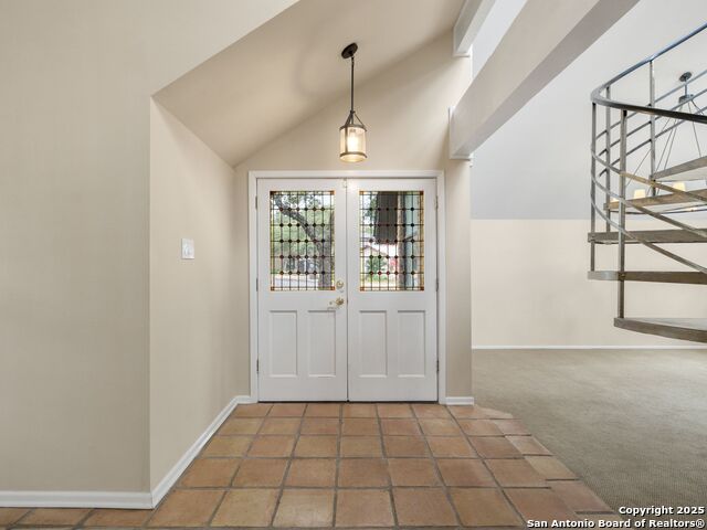 Listing photo id 4 for 3494 River Way